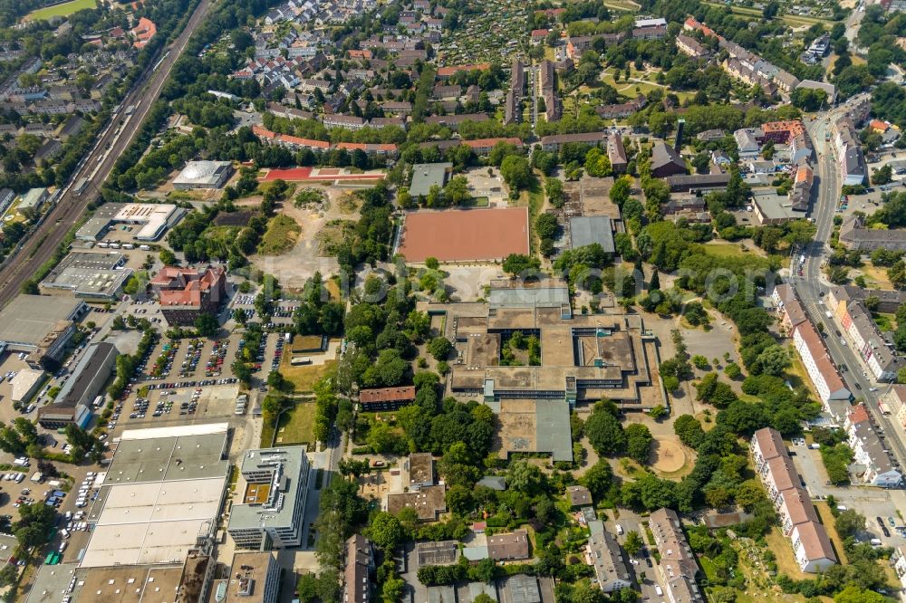 Aerial photograph Essen - School building of the Gesamtschule Bockmuehle on Ohmstrasse in Essen in the state North Rhine-Westphalia, Germany