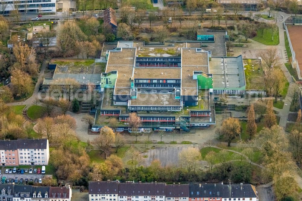 Aerial image Essen - School building of the Gesamtschule Bockmuehle on Ohmstrasse in the district Altendorf in Essen in the state North Rhine-Westphalia, Germany