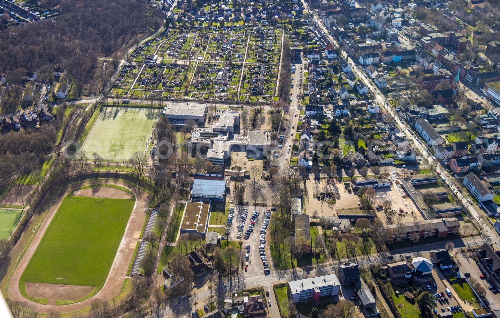 Aerial image Gelsenkirchen - School building of the - Gesamtschule Erle on street Muehlbachstrasse - Frankampstrasse in the district Erle in Gelsenkirchen at Ruhrgebiet in the state North Rhine-Westphalia, Germany