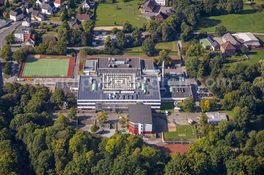 Fröndenberg/Ruhr from the bird's eye view: School building of the Gesamtschule Froendenberg Im Wiesengrund in Froendenberg/Ruhr in the state North Rhine-Westphalia, Germany