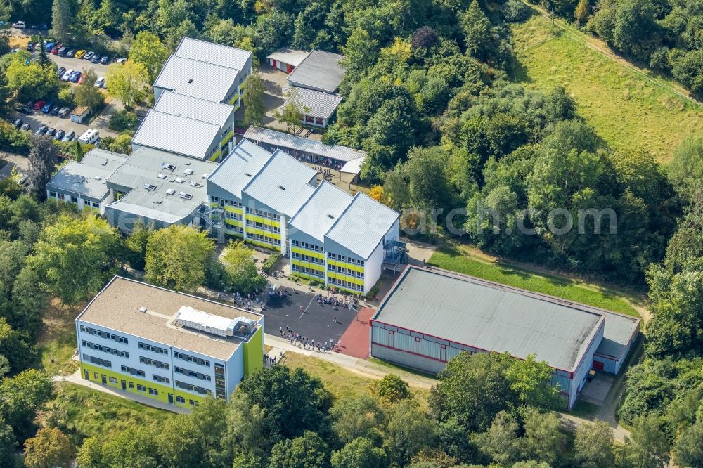 Menden (Sauerland) from above - School building of the Junior High School Am Gelben Morgen in Menden (Sauerland) in the state North Rhine-Westphalia, Germany