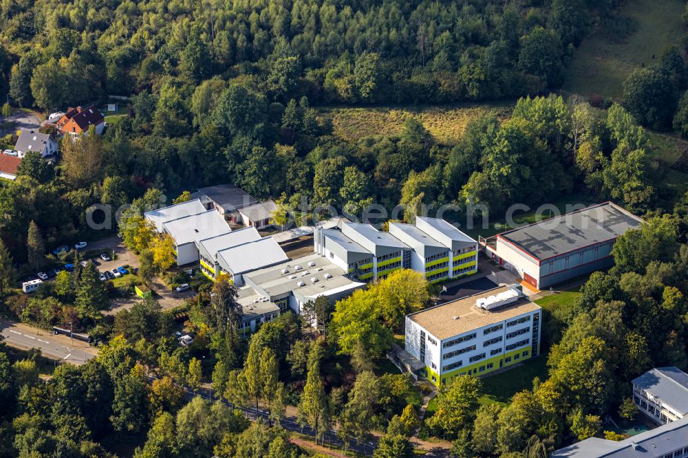 Aerial image Menden (Sauerland) - School building of the Junior High School Am Gelben Morgen in Menden (Sauerland) in the state North Rhine-Westphalia, Germany