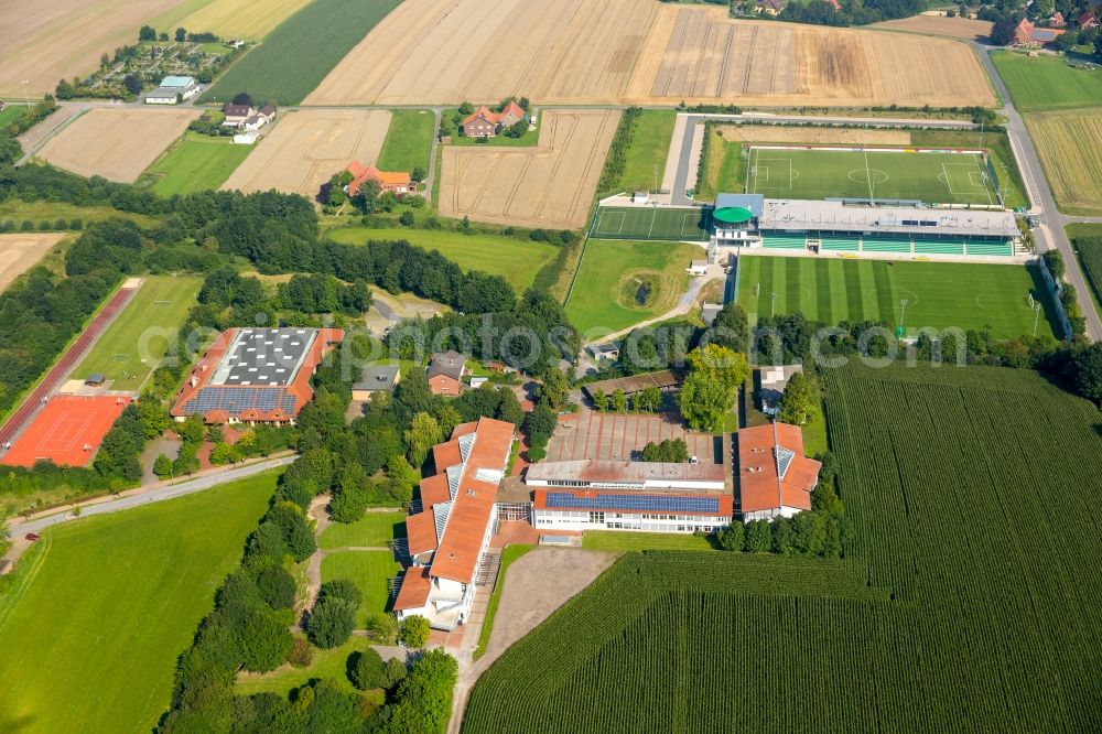 Aerial image Rödinghausen - School building of the Gesamtschule der Gemeinde Roedinghausen in Roedinghausen in the state North Rhine-Westphalia