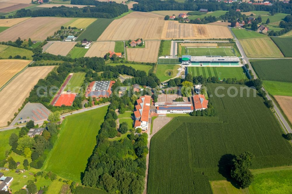 Rödinghausen from the bird's eye view: School building of the Gesamtschule der Gemeinde Roedinghausen in Roedinghausen in the state North Rhine-Westphalia