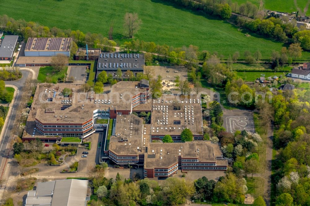 Kamen from above - School building of the Gesamtschule Kamen on Gutenbergstrasse in Kamen in the state North Rhine-Westphalia, Germany