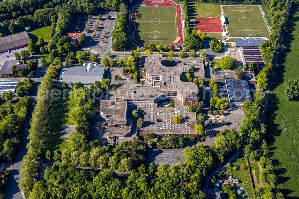 Kamen from above - School building of the Gesamtschule Kamen on Gutenbergstrasse in Kamen in the state North Rhine-Westphalia, Germany