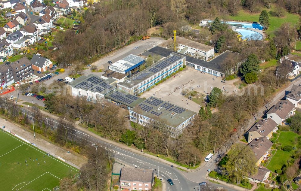 Hattingen from the bird's eye view: School building on Marxstrasse in Hattingen in the state North Rhine-Westphalia