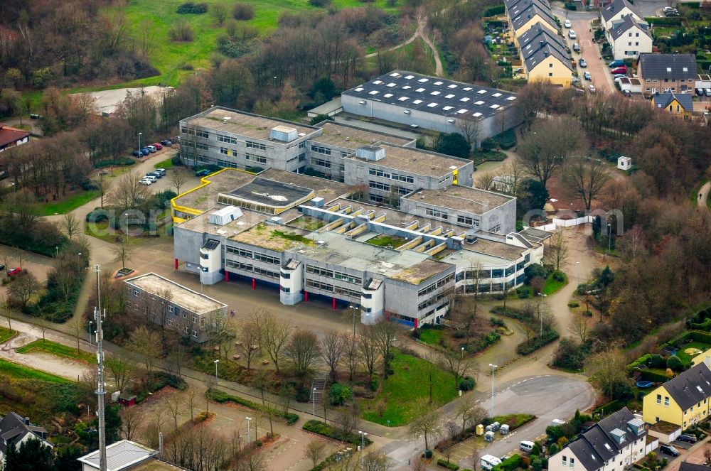 Mülheim an der Ruhr from above - School building of the comprehensive and the vocational colleges on Lehnerstrasse in Muelheim on the Ruhr in the state of North Rhine-Westphalia