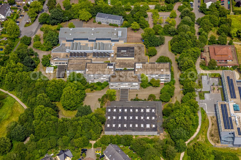 Mülheim an der Ruhr from above - School building of the comprehensive and the vocational colleges on Lehnerstrasse in Muelheim on the Ruhr in the state of North Rhine-Westphalia