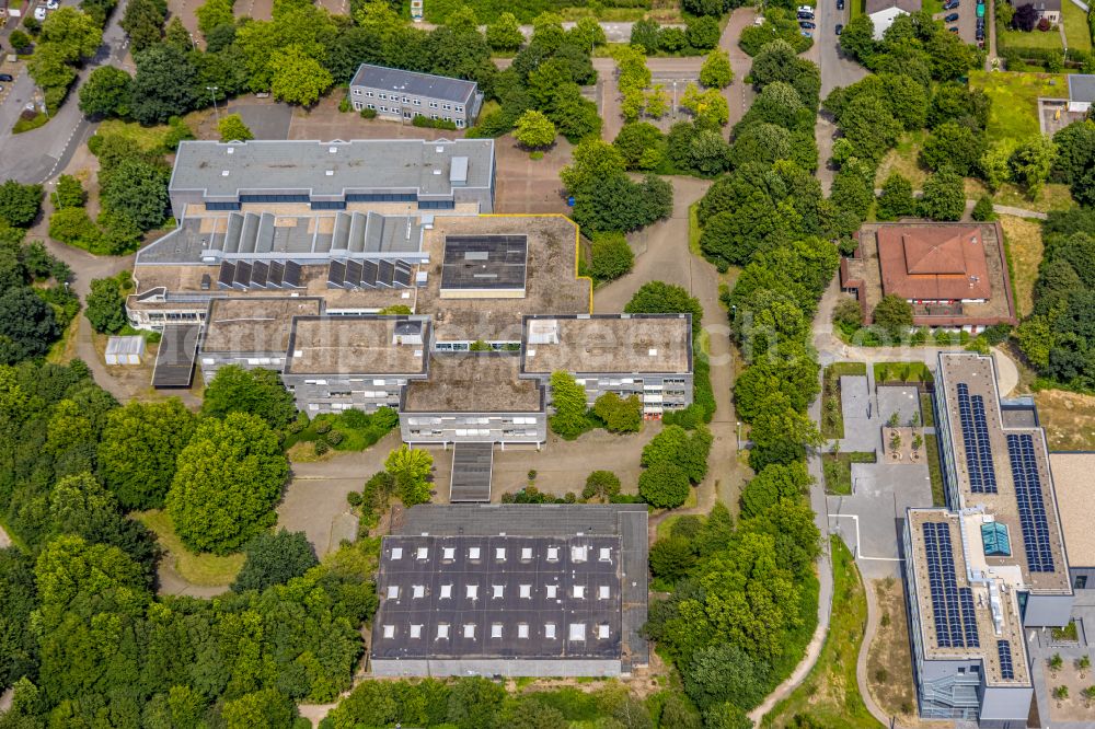 Mülheim an der Ruhr from the bird's eye view: School building of the comprehensive and the vocational colleges on Lehnerstrasse in Muelheim on the Ruhr in the state of North Rhine-Westphalia