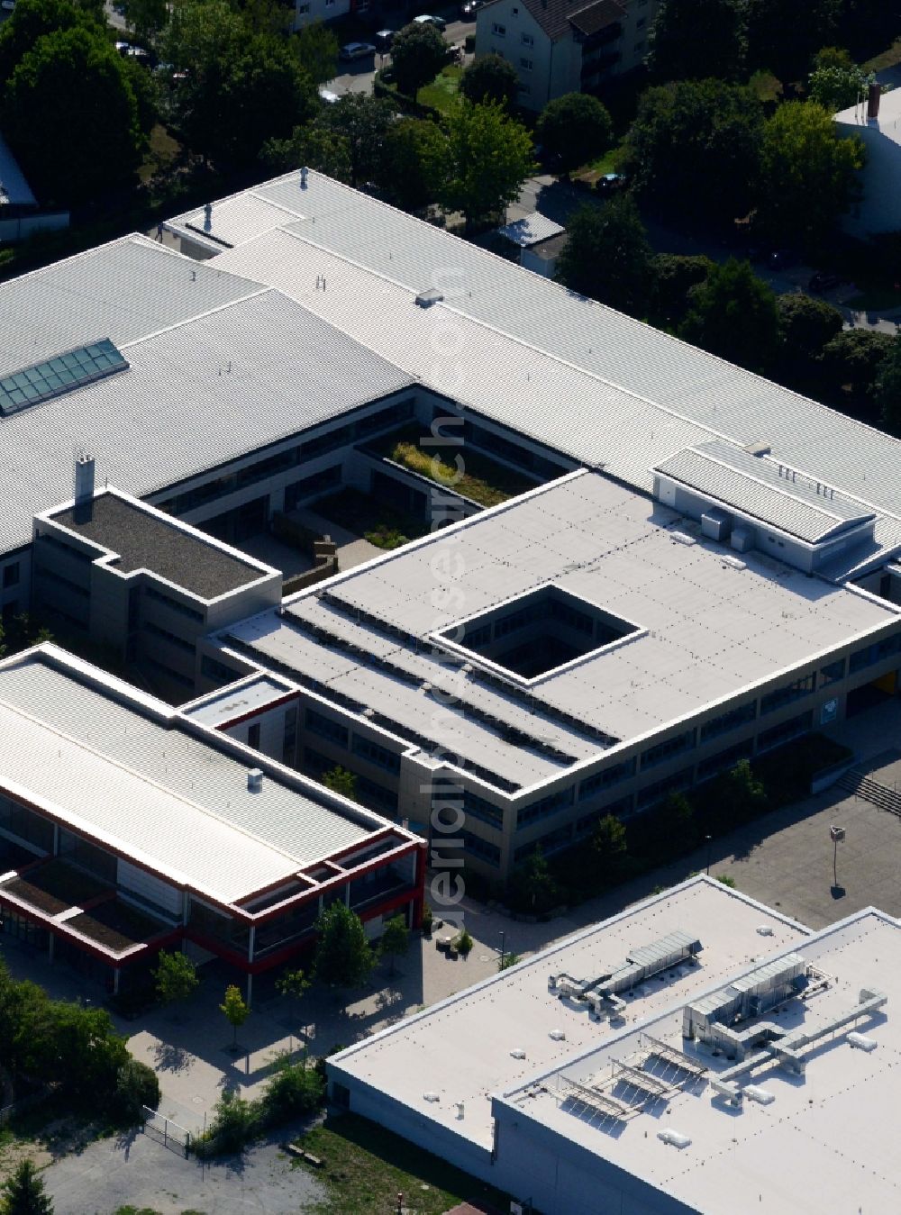 Aerial photograph Bensheim - School building of the Geschwister-Scholl-Schule on Eifelstrasse in Bensheim in the state Hesse