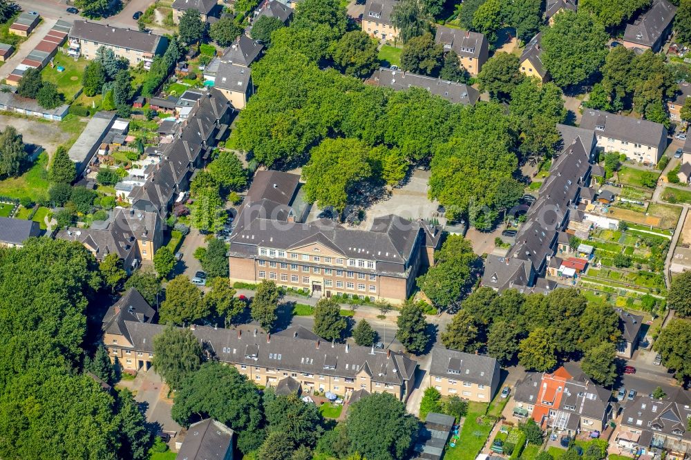 Dinslaken from above - School building of the GGS Lohberg primary school in the Lohbergstrasse in Dinslaken in the state North Rhine-Westphalia