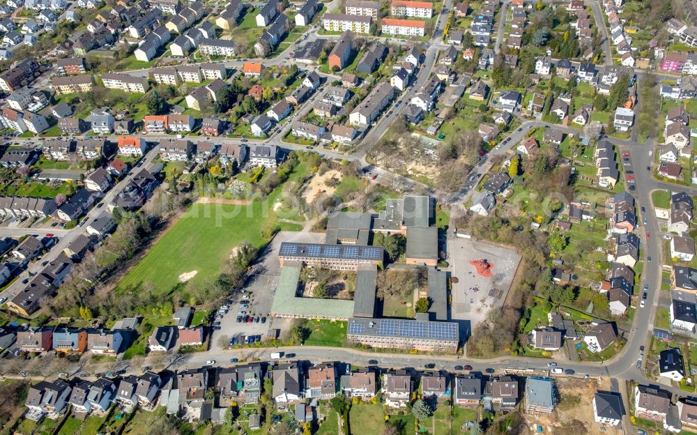 Aerial image Hattingen - School building of the GGS Oberwinzerfeld on Regerstrasse in the district Baak in Hattingen in the state North Rhine-Westphalia