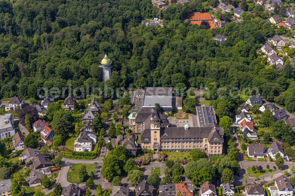 Essen from the bird's eye view: School building of the Goetheschule Essen on street Ruschenstrasse in the district Bredeney in Essen at Ruhrgebiet in the state North Rhine-Westphalia, Germany