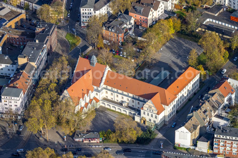 Aerial photograph Gelsenkirchen - School building of the Grillo-Gymnasium on street Hauptstrasse in the district Bulmke-Huellen in Gelsenkirchen at Ruhrgebiet in the state North Rhine-Westphalia, Germany