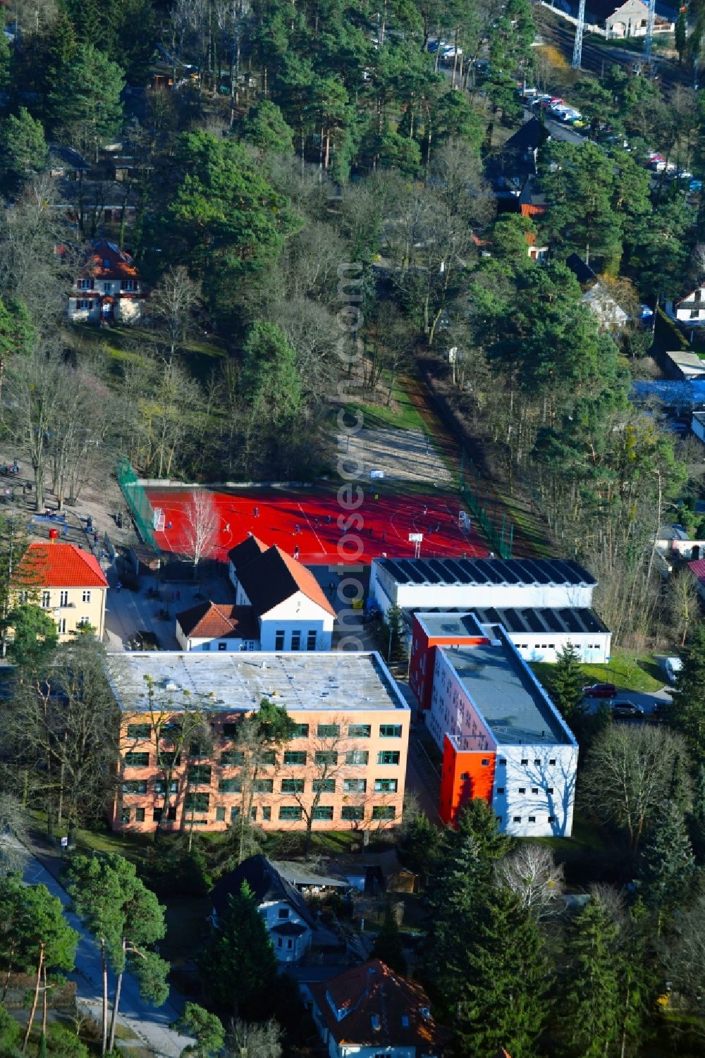 Michendorf from the bird's eye view: School building of the Grand- and Oberschule Wilhelmshorst on Heidereuterweg in the district Wilhelmshorst in Michendorf in the state Brandenburg, Germany