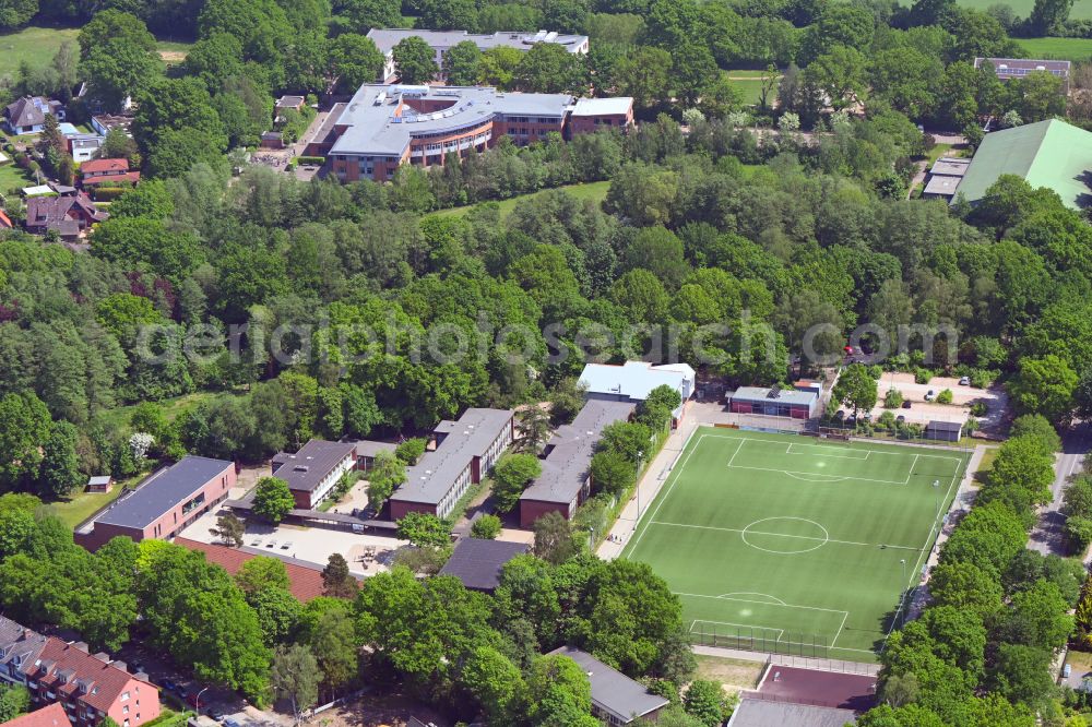 Hamburg from the bird's eye view: School building of the of Grundschule Bergstedt in the district Bergstedt in Hamburg, Germany