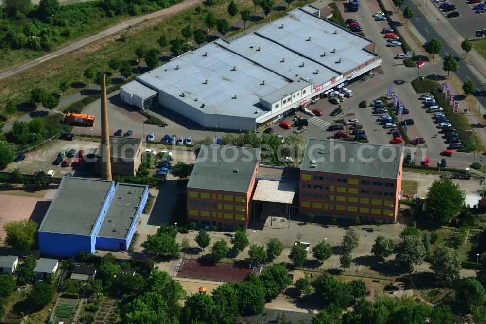 Magdeburg from the bird's eye view: School building of the Grundschule Am Brueckfeld in Magdeburg in the state Saxony-Anhalt