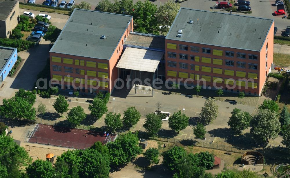 Aerial image Magdeburg - School building of the Grundschule Am Brueckfeld in Magdeburg in the state Saxony-Anhalt