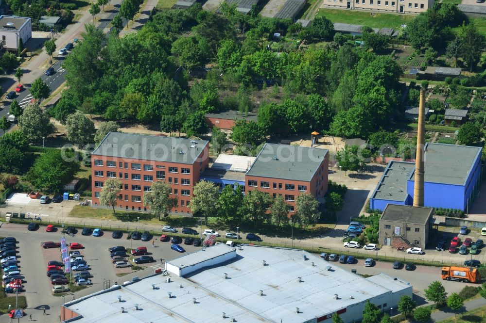 Magdeburg from the bird's eye view: School building of the Grundschule Am Brueckfeld in Magdeburg in the state Saxony-Anhalt