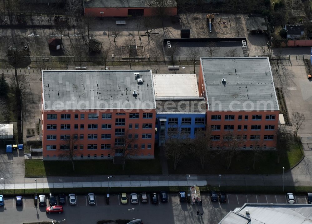 Aerial photograph Magdeburg - School building of the Grundschule Am Brueckfeld in Magdeburg in the state Saxony-Anhalt