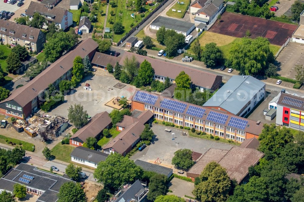 Hattingen from above - School building of primary school Bruchfeld in Hattingen in North Rhine-Westphalia