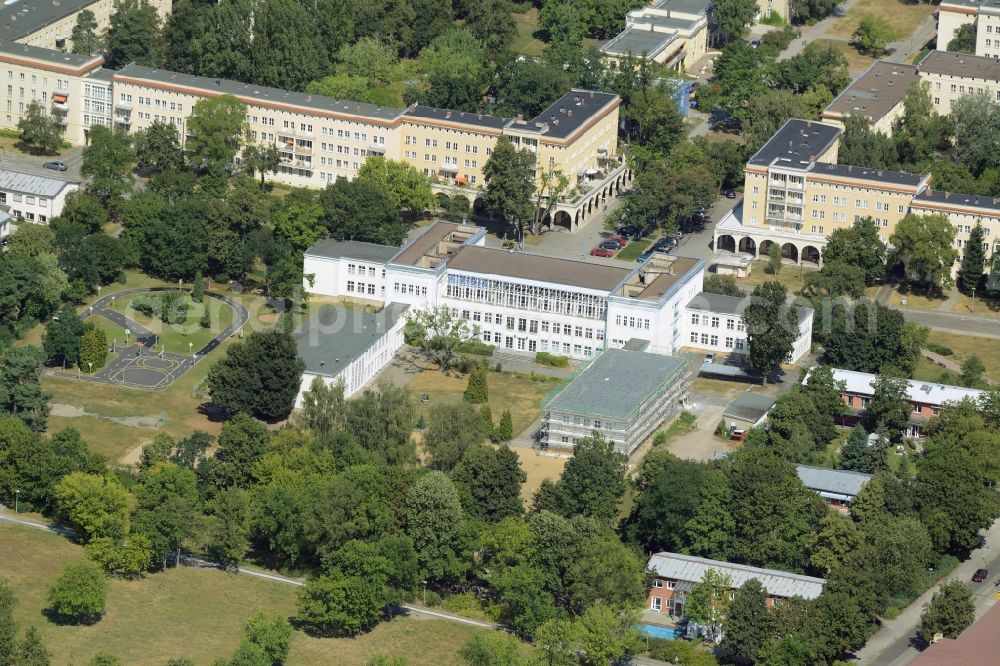 Aerial image Eisenhüttenstadt - School building of the Grundschule 2 in Eisenhuettenstadt in the state Brandenburg