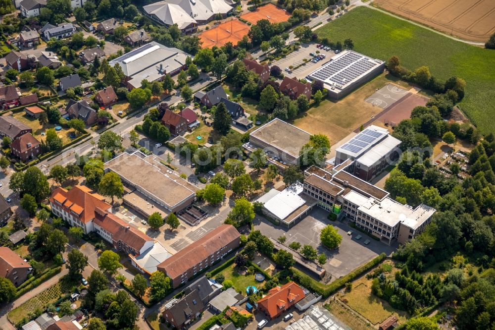 Everswinkel from above - School building of the Grundschule Everswinkel on Worthstrasse in Everswinkel in the state North Rhine-Westphalia, Germany