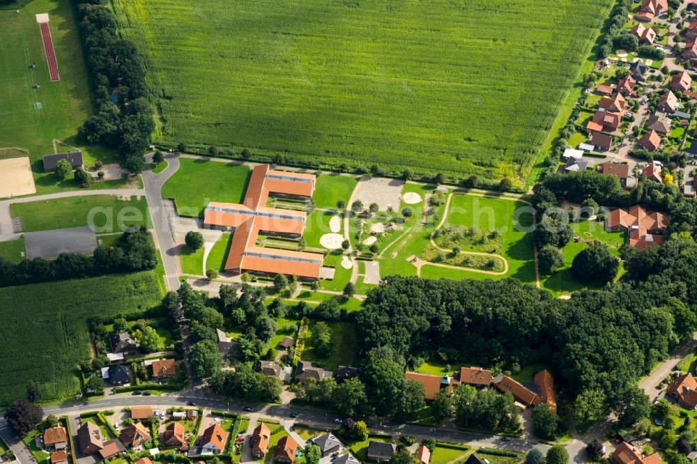 Fredenbeck from the bird's eye view: School building of the Grundschule in Fredenbeck in the state Lower Saxony, Germany