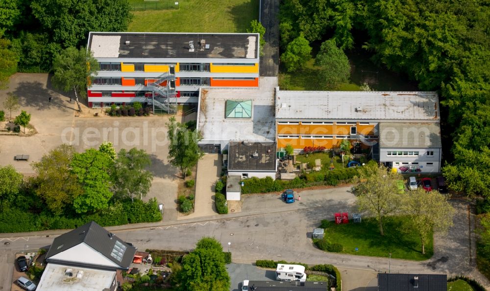 Ennepetal from above - School building of the primary school and football pitch of SV Buettenberg 1930 e.V. in the Buettenberg part of Ennepetal in the state of North Rhine-Westphalia