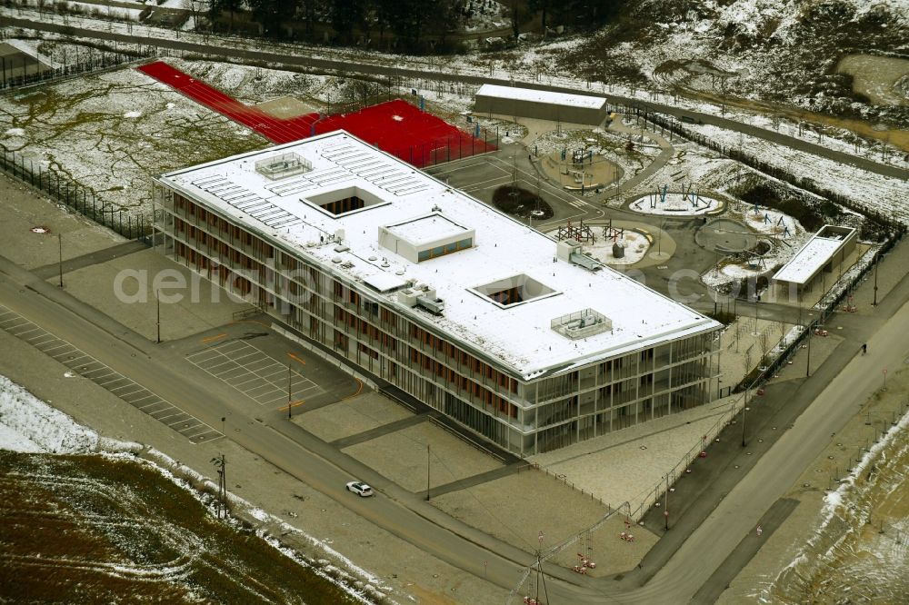 Aerial image München - School building of the Grundschule on Gustl-Bayrhammer-Strasse in the district Aubing-Lochhausen-Langwied in Munich in the state Bavaria, Germany