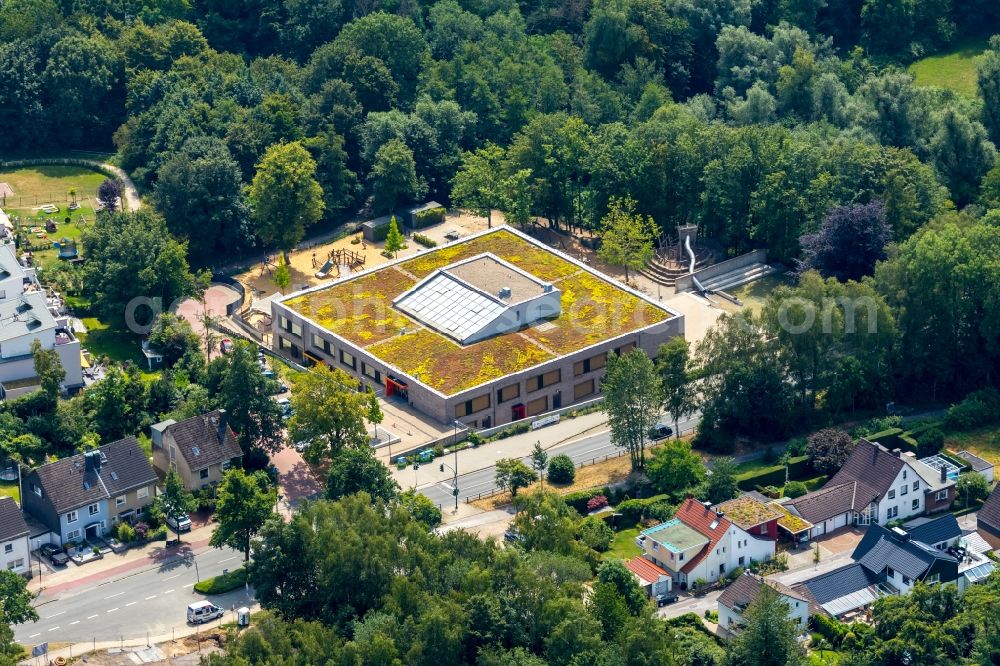 Essen from above - School building of the Grundschule Haarzopf on Raadter Strasse in Essen in the state North Rhine-Westphalia, Germany