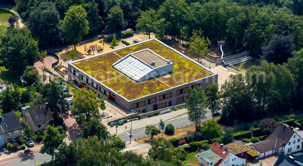 Essen from the bird's eye view: School building of the Grundschule Haarzopf on Raadter Strasse in Essen in the state North Rhine-Westphalia, Germany