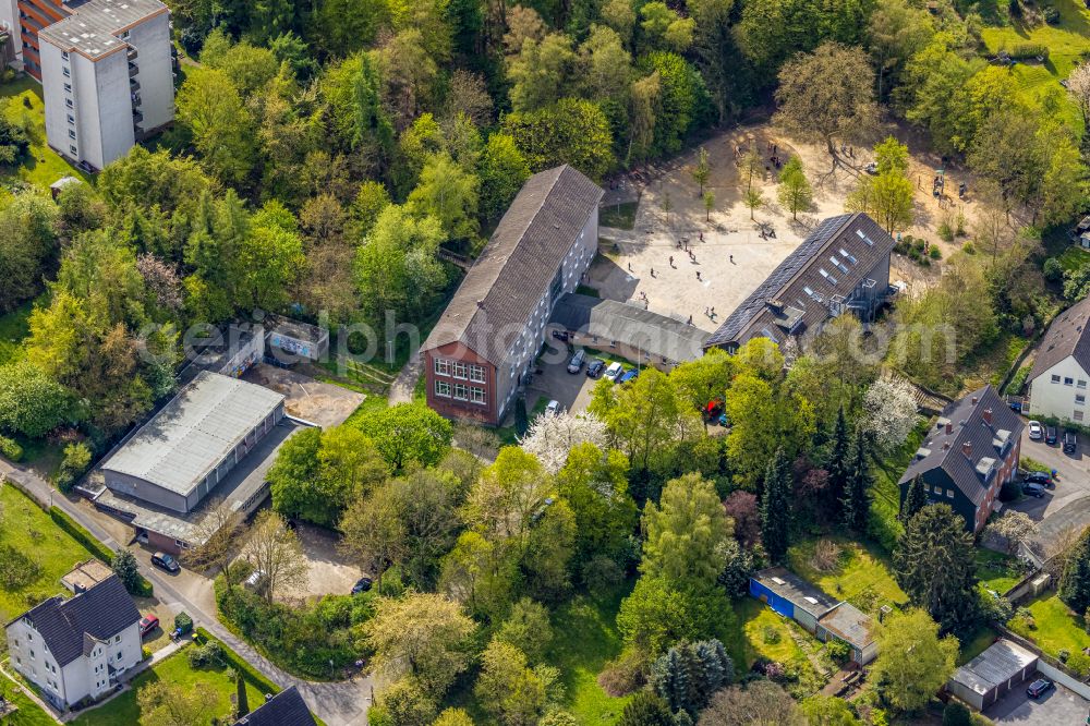 Herbede from above - School building of the of Grundschule on Wilhelmstrasse in Herbede at Ruhrgebiet in the state North Rhine-Westphalia, Germany