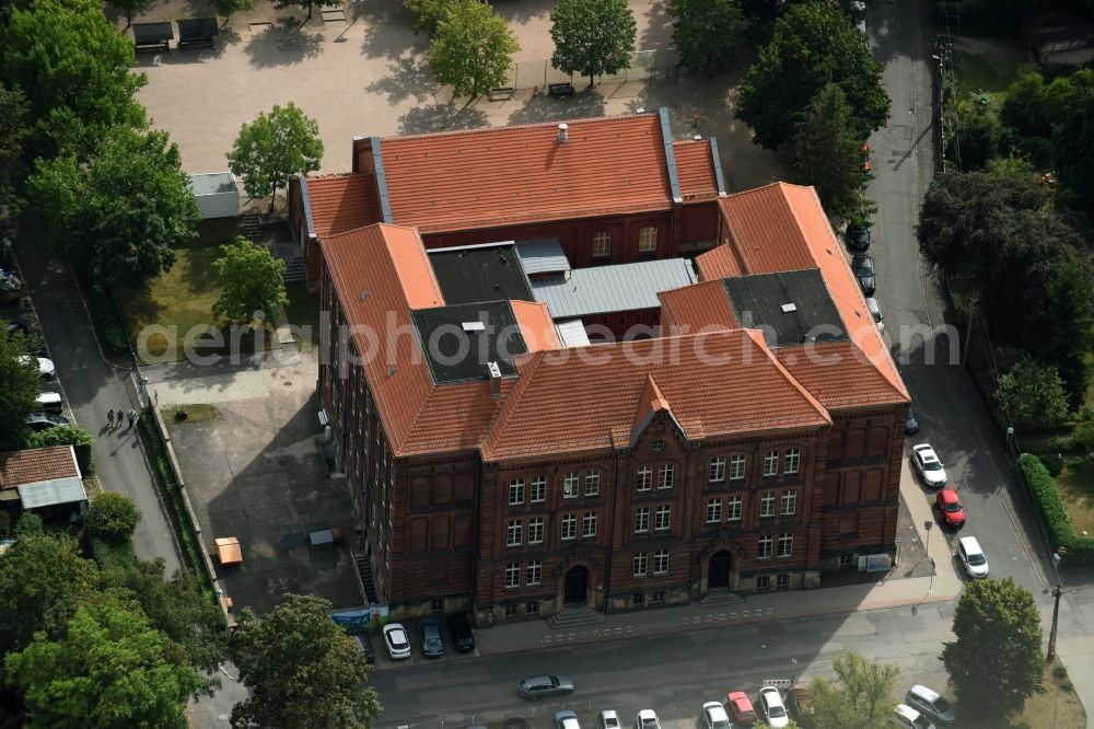 Aerial image Gotha - School building of the Grundschule Josias Friedrich Loeffler in Gotha in the state Thuringia