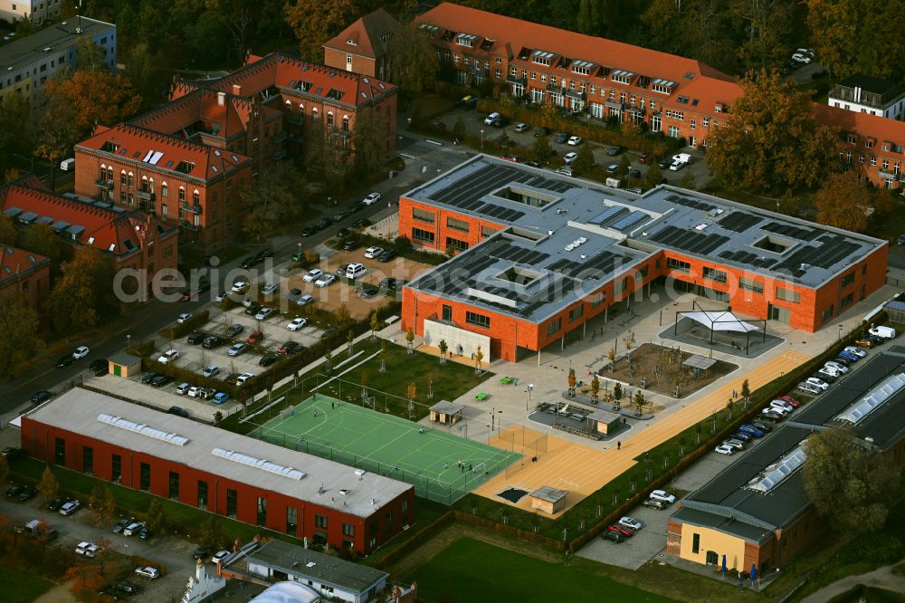 Potsdam from above - School building of Grundschule am Jungfernsee on Fritz-von-of-Lancken-Strasse - Graf-von-Schwerin-Strasse in the district Nauener Vorstadt in Potsdam in the state Brandenburg, Germany