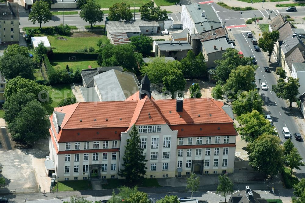 Schönebeck (Elbe) from above - School building of the elementary school Karl Liebknecht in beauty's baker (Elbe) in the federal state Saxony-Anhalt, Germany