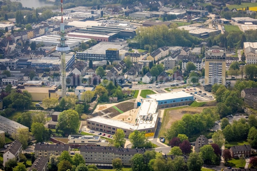 Velbert from the bird's eye view: School building of the Grundschule Kastanienallee between Kastanienallee and Rheinlandstrasse in Velbert in the state North Rhine-Westphalia, Germany