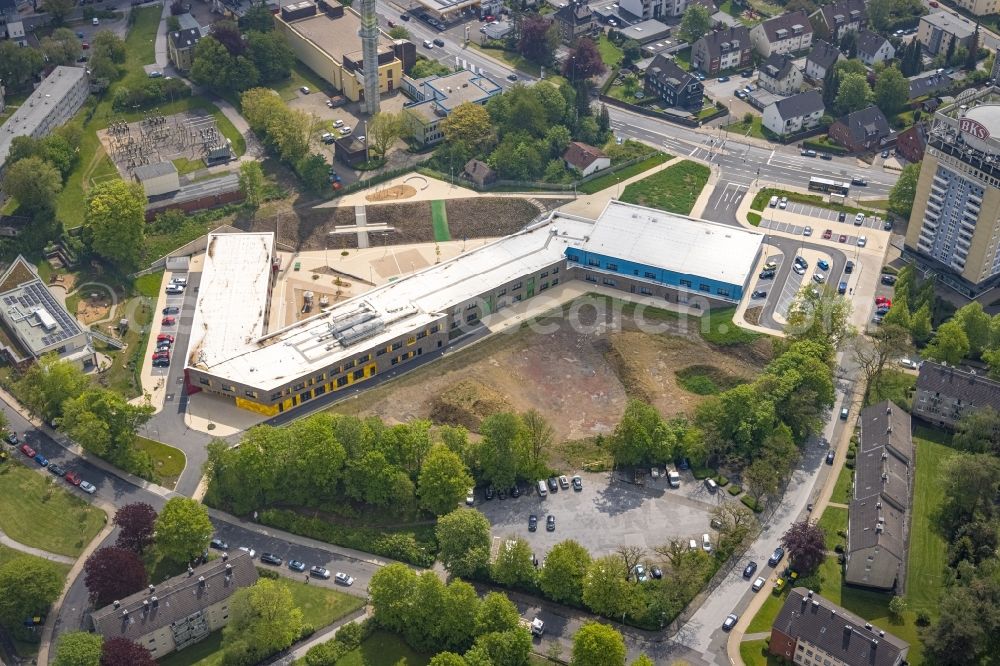 Aerial photograph Velbert - School building of the Grundschule Kastanienallee between Kastanienallee and Rheinlandstrasse in Velbert in the state North Rhine-Westphalia, Germany