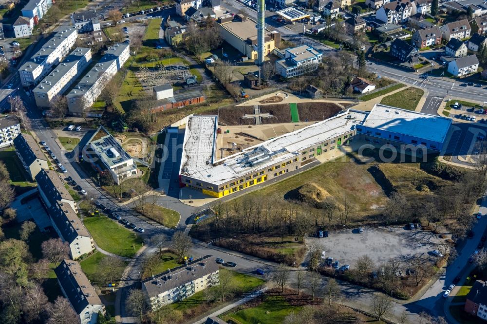 Velbert from above - School building of the Grundschule Kastanienallee between Kastanienallee and Rheinlandstrasse in Velbert in the state North Rhine-Westphalia, Germany