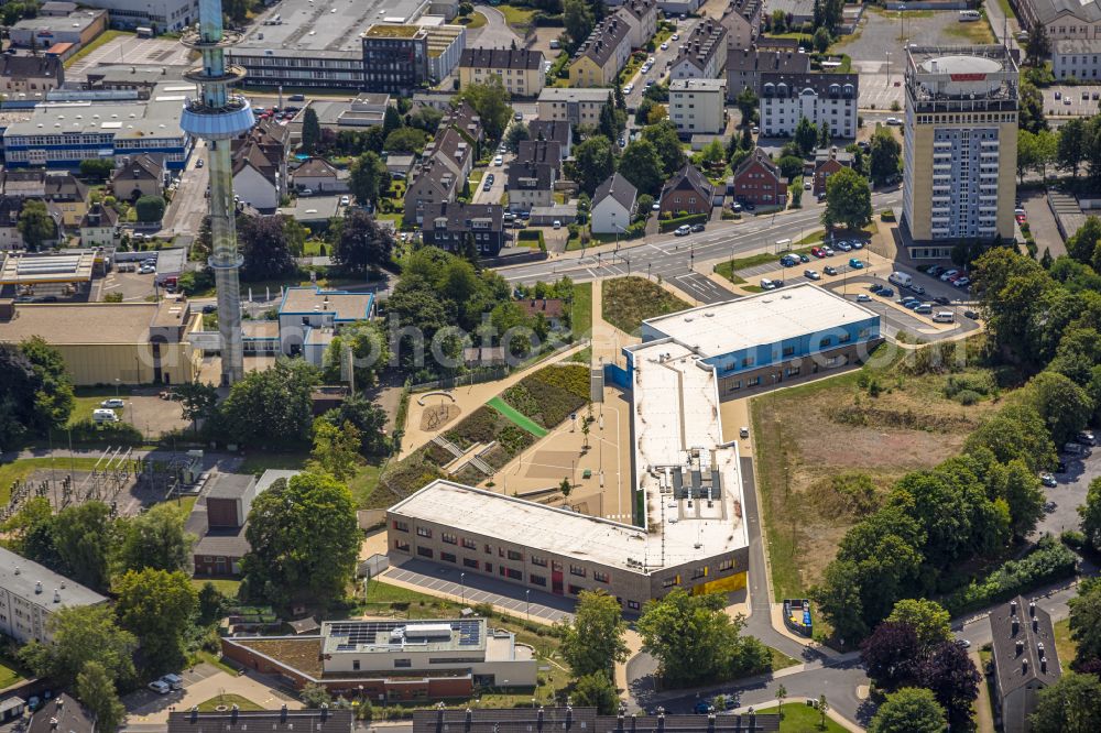 Aerial image Velbert - School building of the Grundschule Kastanienallee between Kastanienallee and Rheinlandstrasse in Velbert in the state North Rhine-Westphalia, Germany