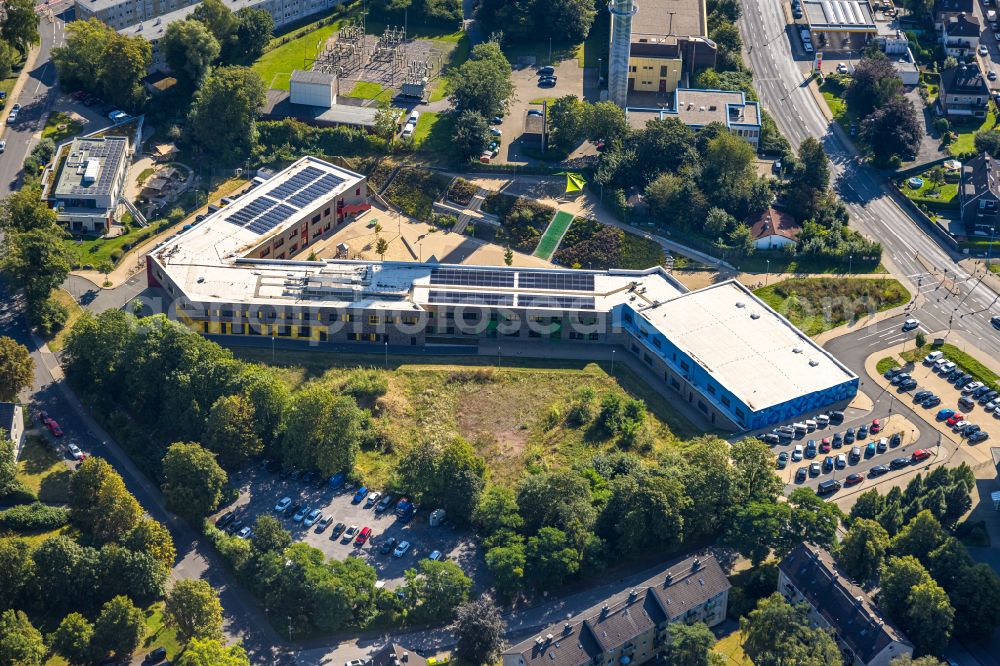 Aerial photograph Velbert - School building of the Grundschule Kastanienallee between Kastanienallee and Rheinlandstrasse in Velbert in the state North Rhine-Westphalia, Germany