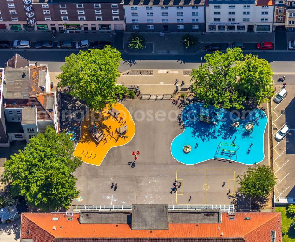 Herne from above - School building of the Grundschule Kunterbunt on Neustrasse in Herne in the state North Rhine-Westphalia, Germany