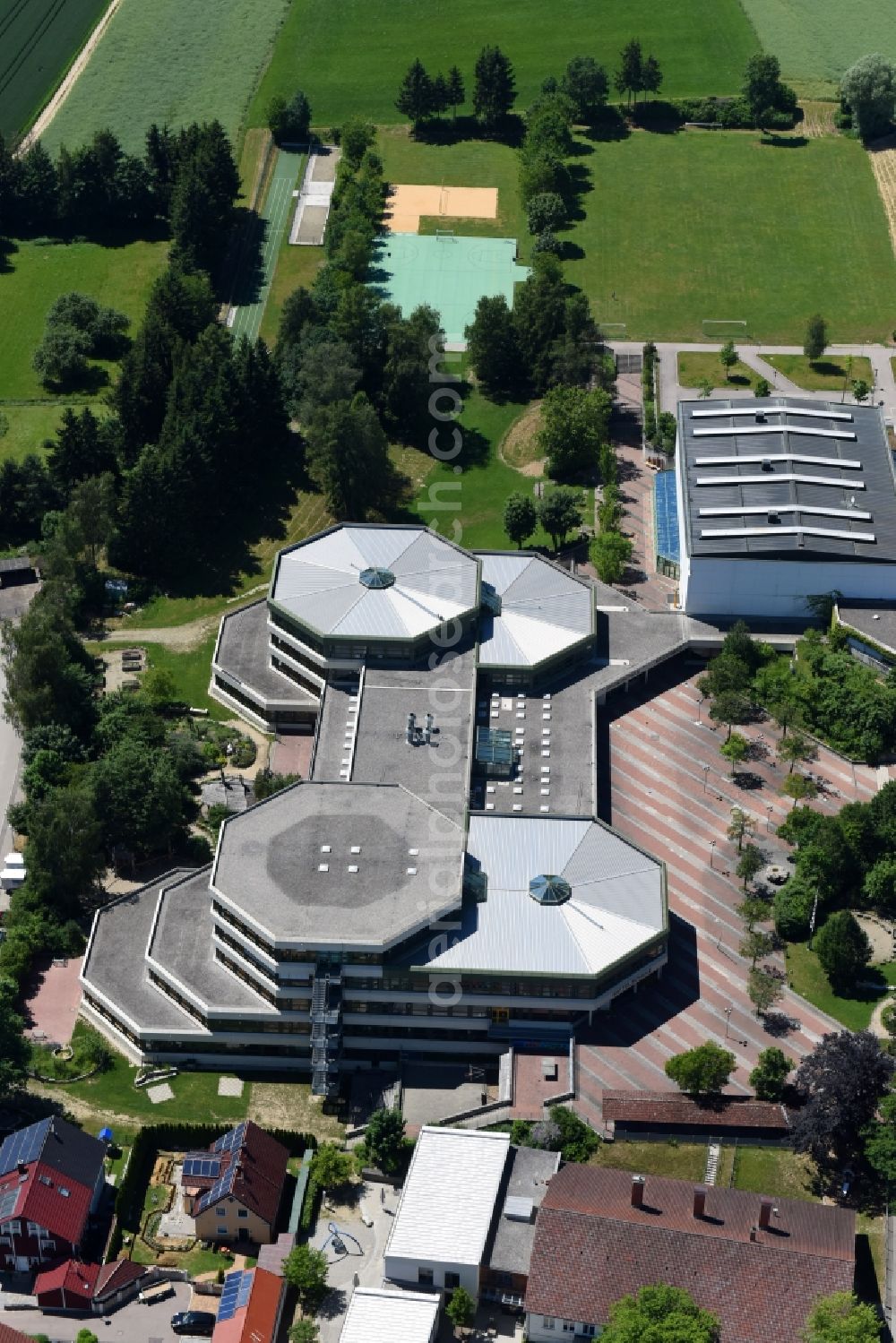 Aerial photograph Markt Indersdorf - School building of the Grandschule Markt Inofsdorf and of Mittelschule Markt Inofsdorf in Markt Indersdorf in the state Bavaria, Germany