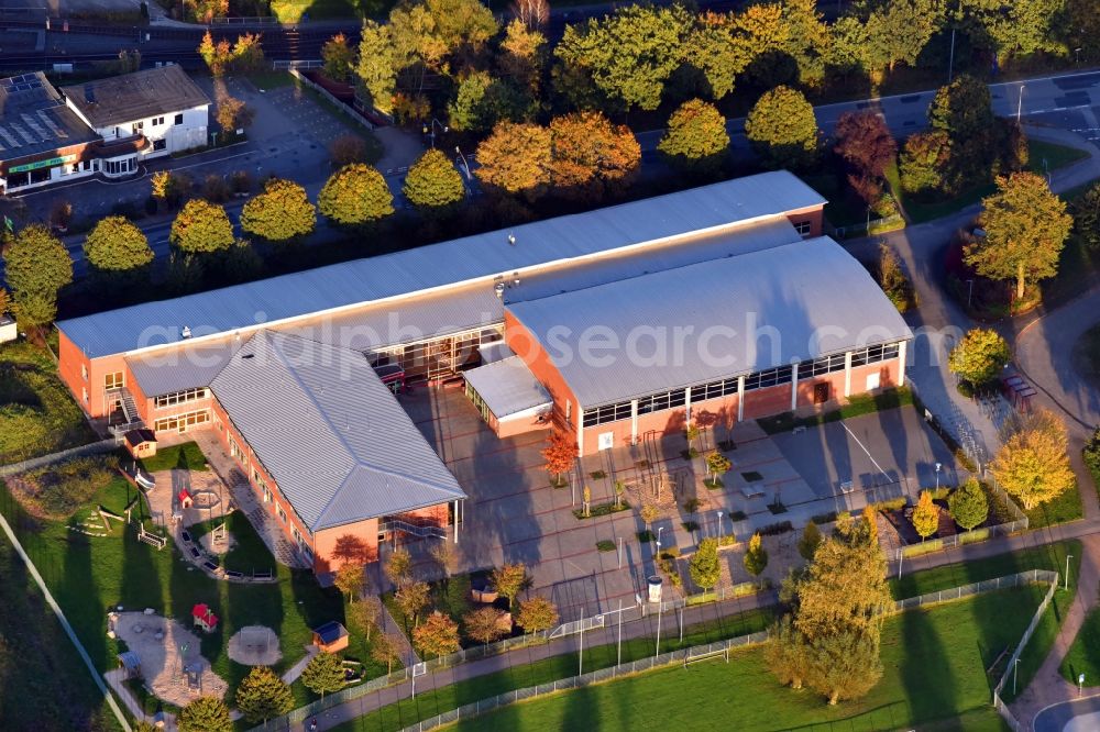 Kaltenkirchen from the bird's eye view: School building of the Grundschule Marschweg on Hamburger Strasse in Kaltenkirchen in the state Schleswig-Holstein, Germany