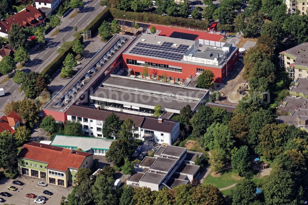 Neuried from the bird's eye view: School building of the primary school and multipurpose hall in Neuried in the state of Bavaria