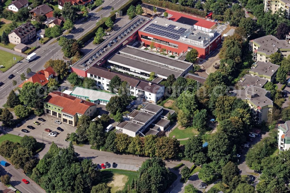 Aerial image Neuried - School building of the primary school and multipurpose hall in Neuried in the state of Bavaria