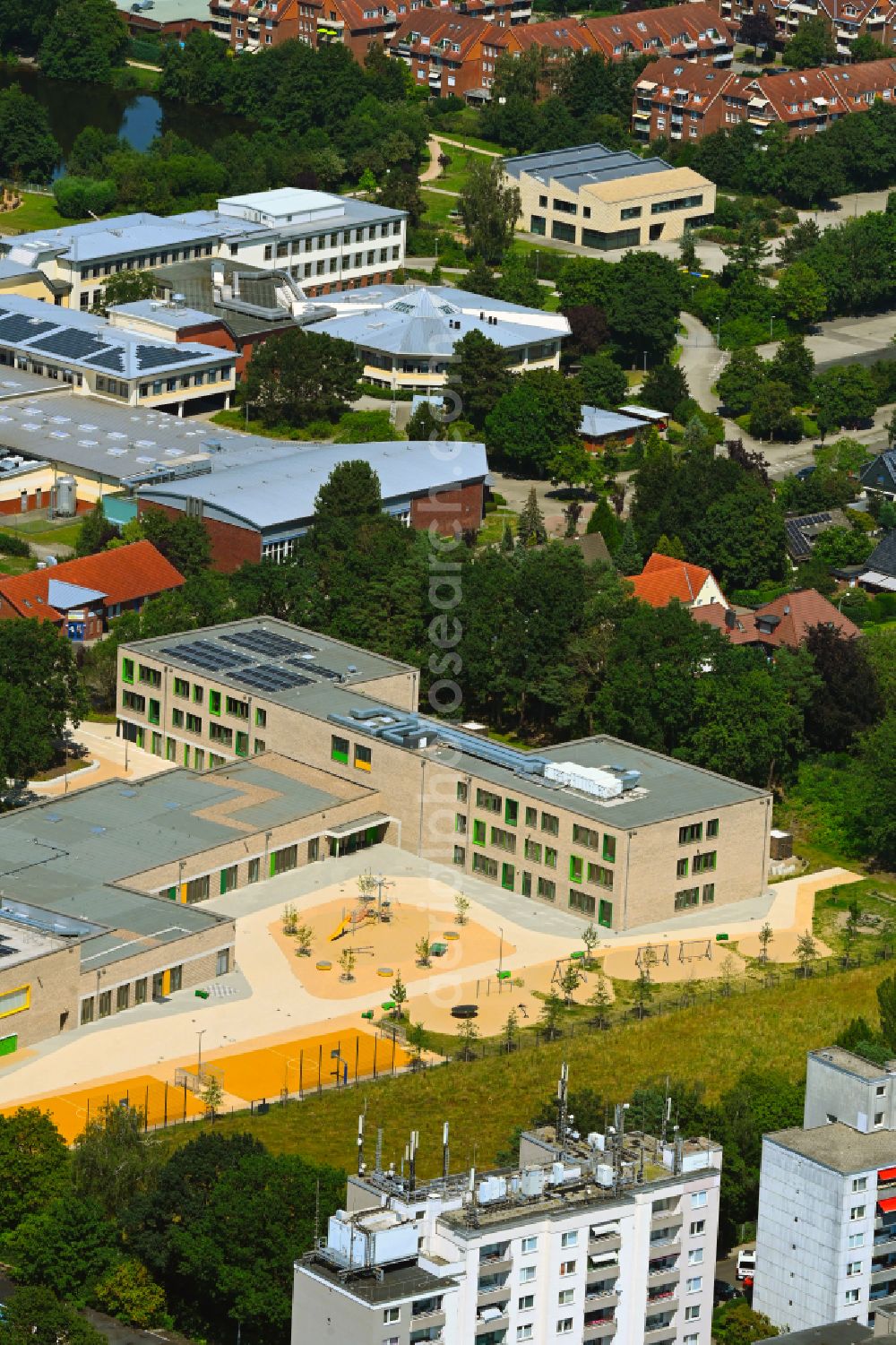 Neu Wulmstorf from above - School building of the Grundschule on Moor on street Ernst-Moritz-Arndt-Strasse in Neu Wulmstorf in the state Lower Saxony, Germany