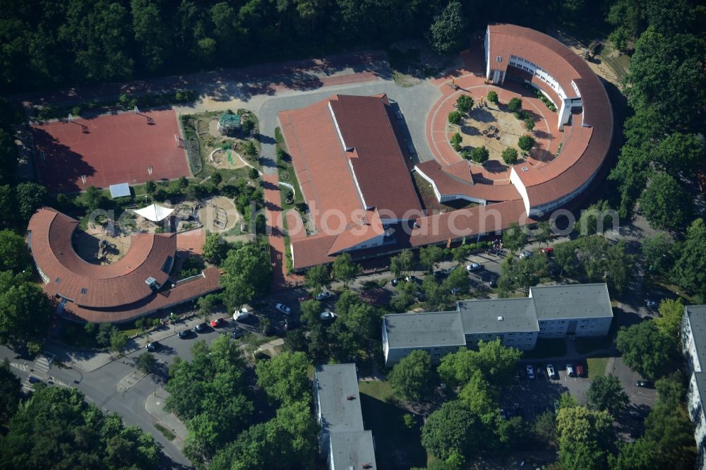 Berlin from the bird's eye view: School building of the Grundschule am Rohrgarten in Berlin in Germany