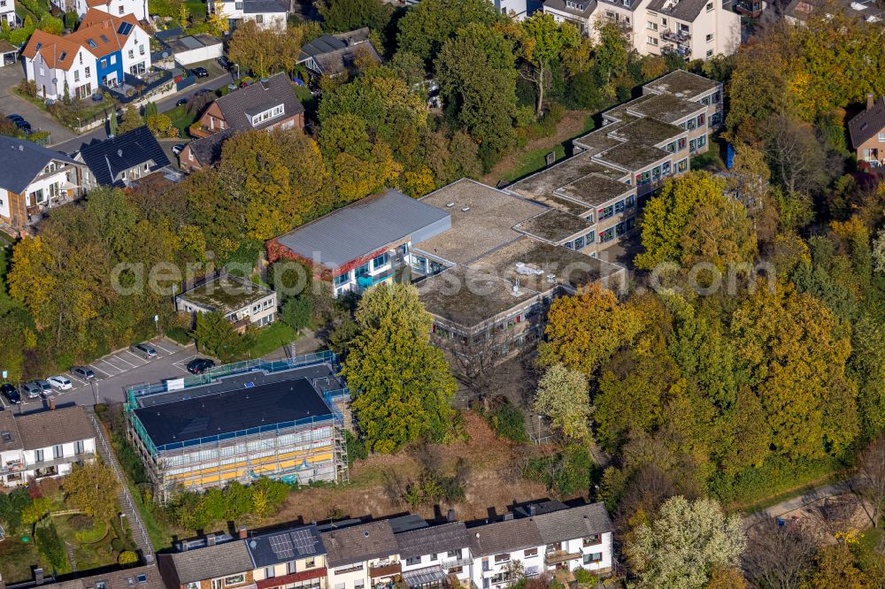 Aerial image Herdecke - School building of the Grundschule Schraberg Neue Strasse in the district Ostende in Herdecke in the state North Rhine-Westphalia, Germany